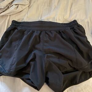 Woman’s Lululemon low rise shorts 5”